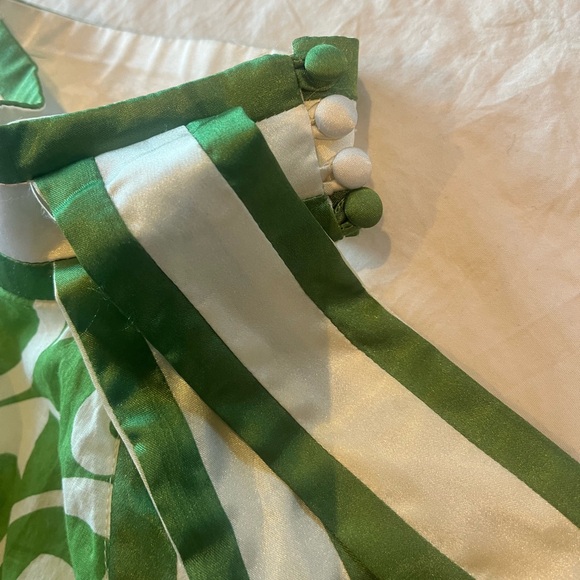 Rare! Vtg Sleeveless high Collar top with satin accents - Picture 5 of 8